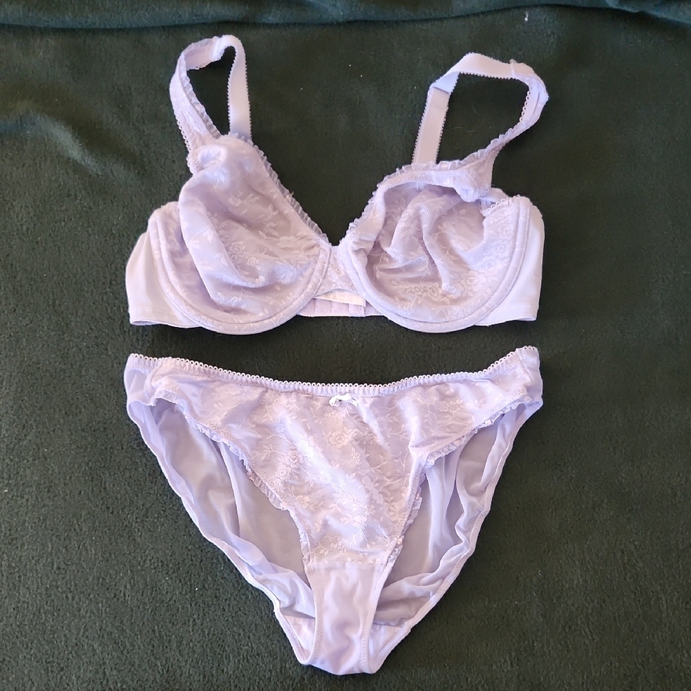 Elegant Lace Lingerie Set in Lavender